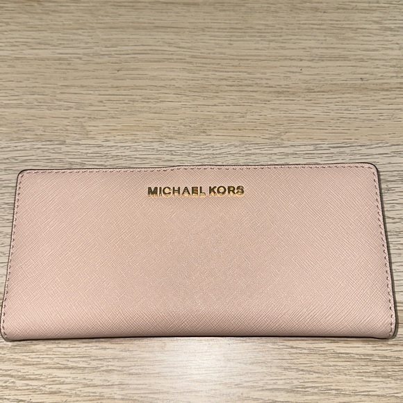Michael Kors wallet - Picture 1 of 3